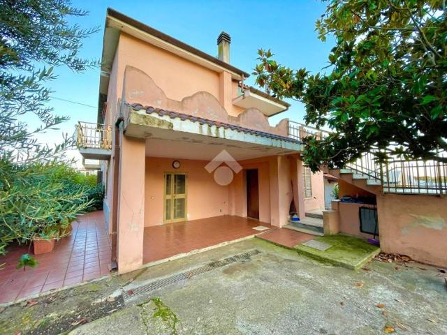 Villa Indipendente in vendita a Terracina, Lazio