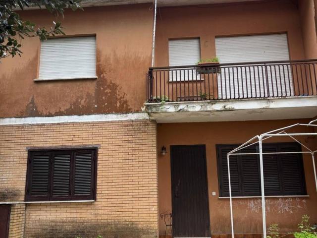 Villa Indipendente in vendita a Terracina, Lazio