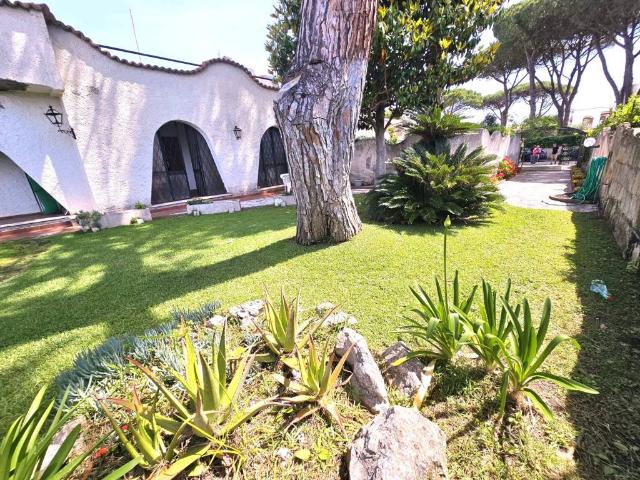 Villa Indipendente in vendita a Lido di Enea, Terracina