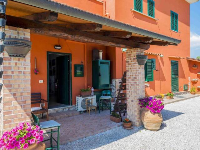 Villa Indipendente in vendita a Terracina, Lazio