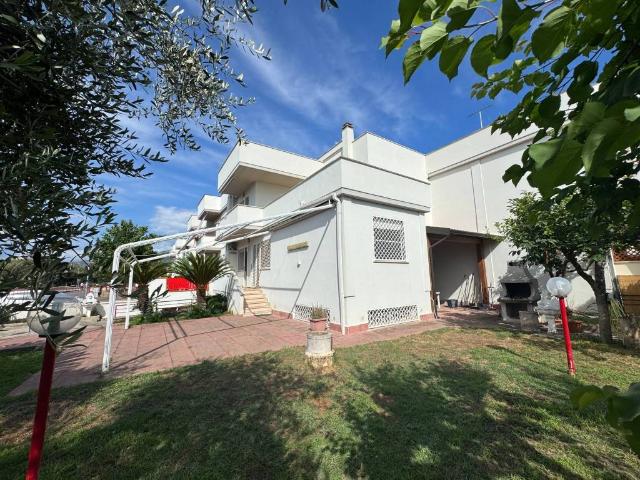 Villa Indipendente in vendita a Terracina, Lazio