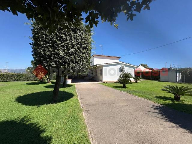 Villa Indipendente in vendita a Terracina, Lazio