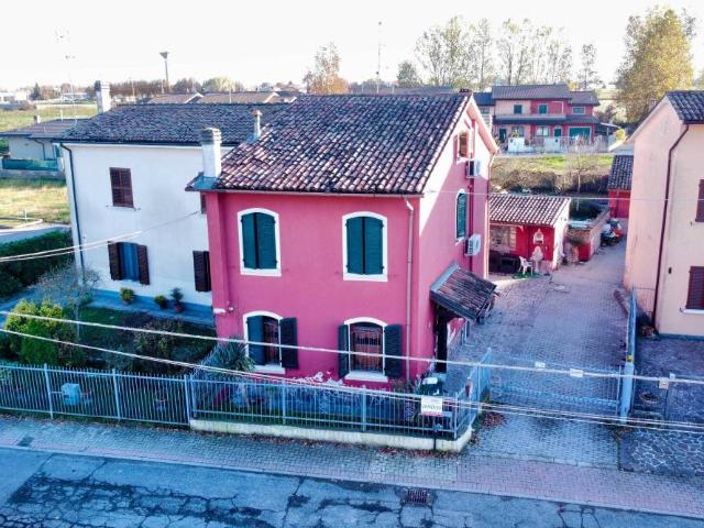 Villa Indipendente in vendita a Terranova Dei Passerini, Lombardia