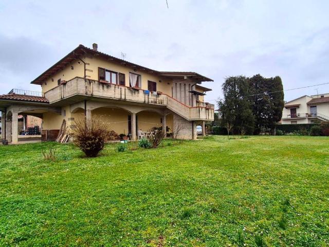 Villa Indipendente in vendita a Terranuova Bracciolini, Toscana