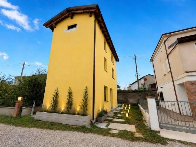 Villa Indipendente in vendita a Mirabello, Terre del Reno