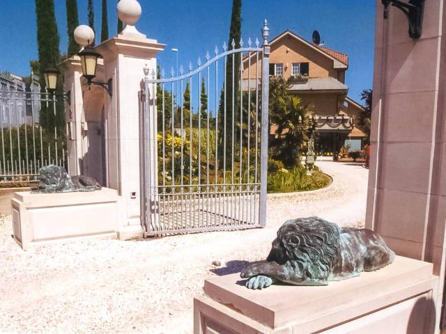 Villa Indipendente in vendita a Terre Roveresche, Marche