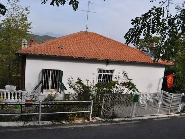 Villa Indipendente in vendita a Testico, Liguria