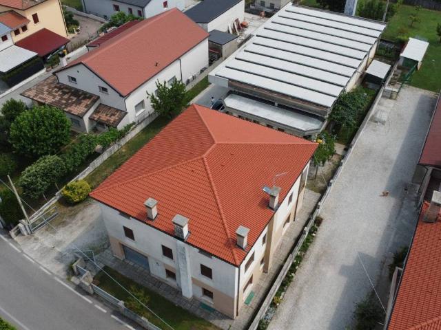 Villa Indipendente in vendita a Tezze Sul Brenta, Veneto