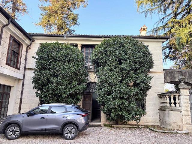Villa Indipendente in vendita a Centro, Thiene