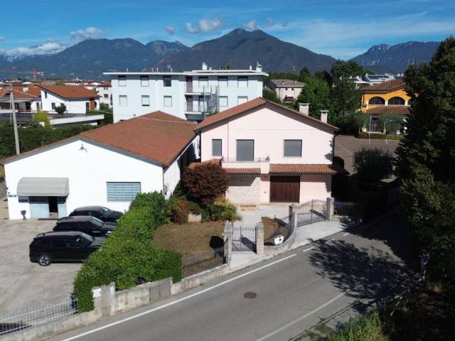 Villa Indipendente in vendita a Cappuccini, Thiene