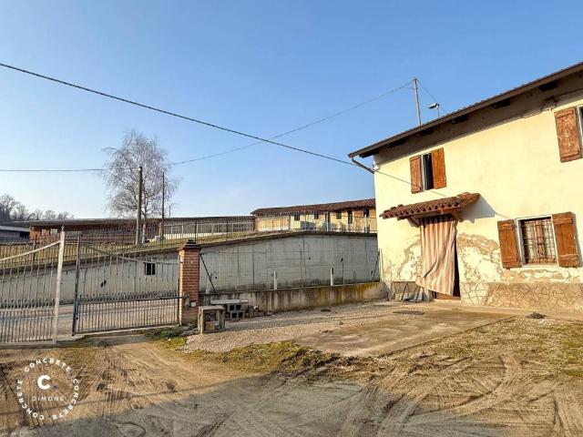 Villa Indipendente in vendita a Piemonte, Asti