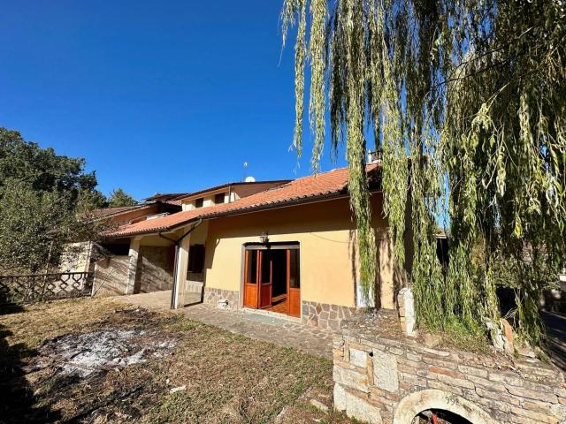 Villa Indipendente in vendita a Tione Degli Abruzzi, Abruzzo