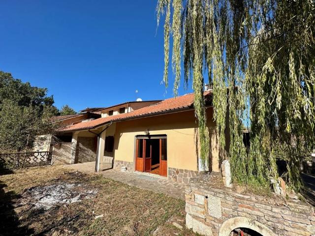Villa Indipendente in vendita a Tione Degli Abruzzi, Abruzzo
