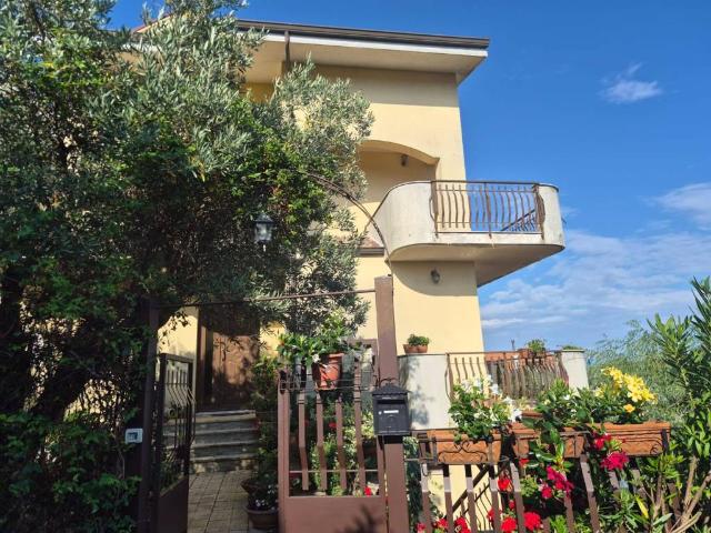 Villa Indipendente in vendita a Calabria, Catanzaro