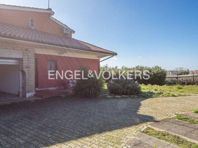 Villa Indipendente in vendita a Campolimpido, Roma Capitale