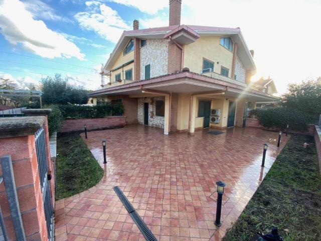 Villa Indipendente in vendita a Tivoli Terme, Roma Capitale