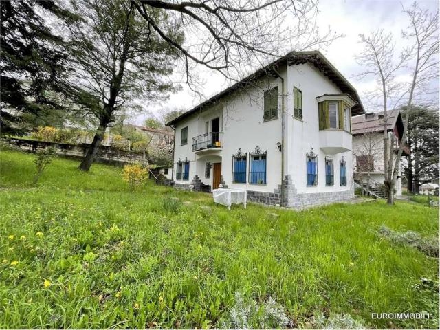 Villa Indipendente in vendita a Tizzano Val Parma, Reggio Emilia
