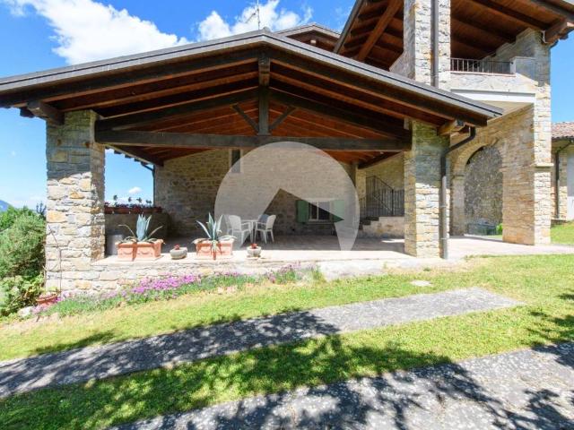 Villa Indipendente in vendita a Appennino Reggiano, Re