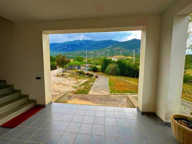 Villa Indipendente in vendita a Tocco Casauria, Abruzzo