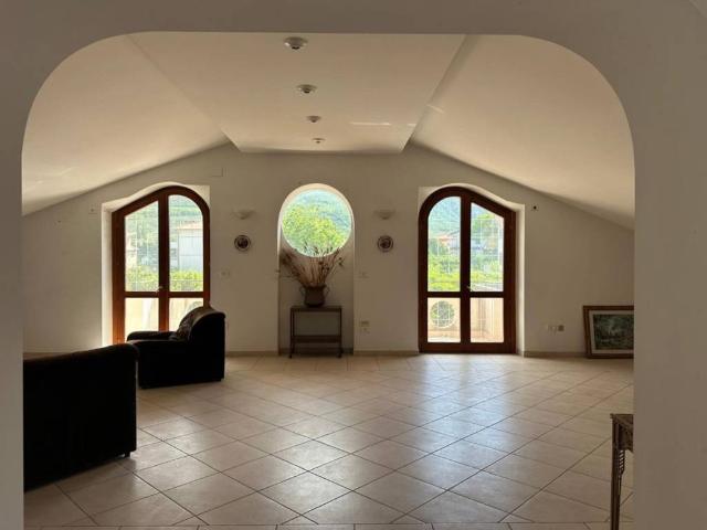 Villa Indipendente in vendita a Tocco Casauria, Abruzzo