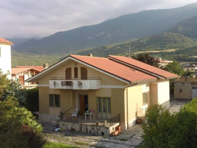 Villa Indipendente in vendita a Tocco Casauria, Abruzzo