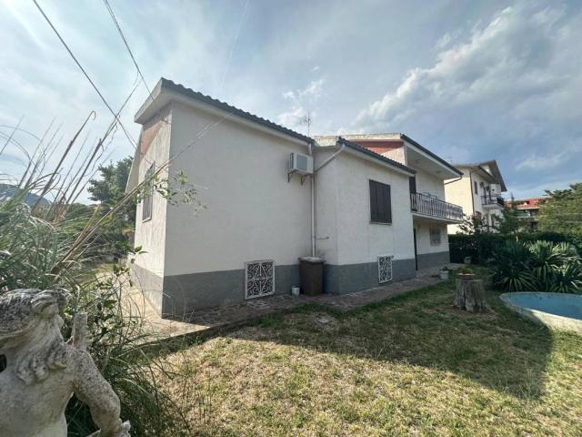 Villa Indipendente in vendita a Tocco Casauria, Abruzzo
