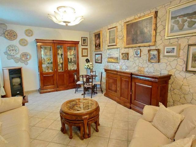 Villa Indipendente in vendita a Izzalini, Umbria