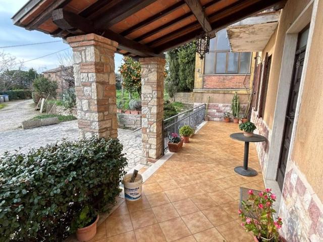 Villa Indipendente in vendita a Izzalini, Umbria