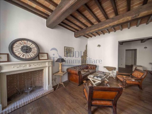 Palazzo in vendita a Izzalini, Umbria