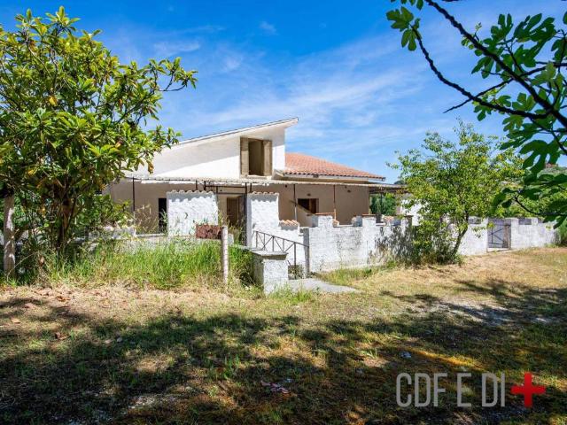 Villa Indipendente in vendita a Toffia, Lazio