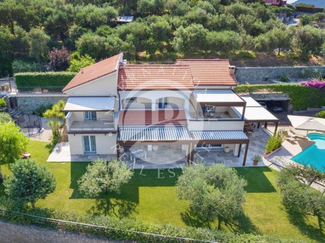 Villa Indipendente in vendita a Dari, Toirano