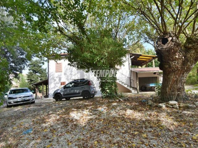 Villa Indipendente in vendita a Paterno, Marche