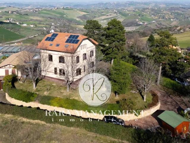 Villa Indipendente in vendita a Marche, Macerata
