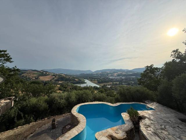 Villa Indipendente in vendita a Marche, Macerata