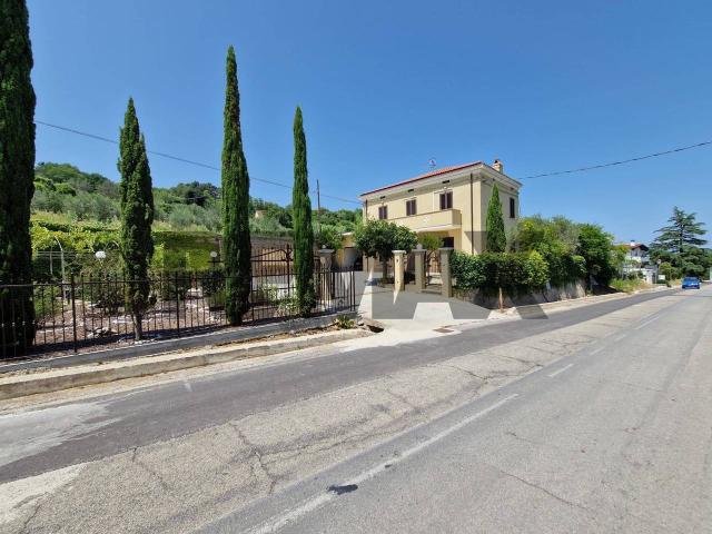 Villa Indipendente in vendita a Tollo, Abruzzo