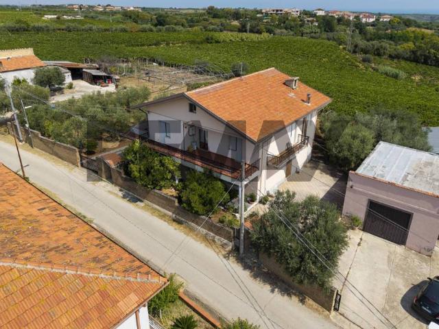 Villa Indipendente in vendita a Tollo, Abruzzo