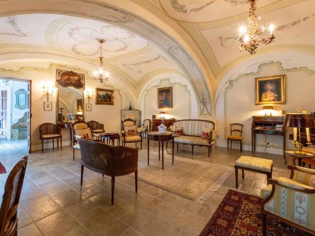 Villa Indipendente in vendita a Piemonte, Asti