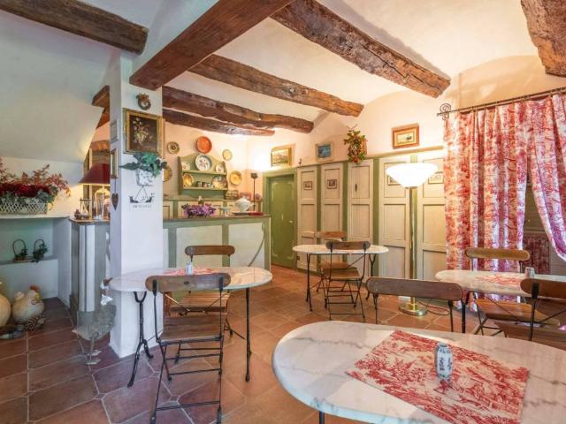 Villa Indipendente in vendita a Piemonte, Asti