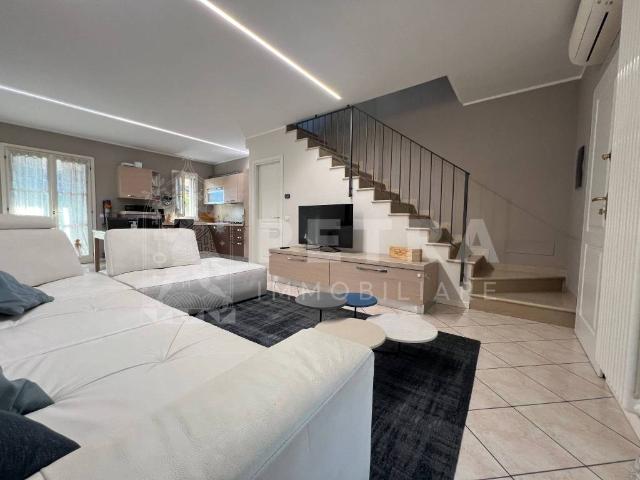 Villa Indipendente in vendita a Torbole, Torbole Casaglia