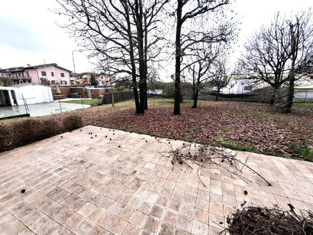 Villa Indipendente in vendita a Torbole Casaglia, Lombardia