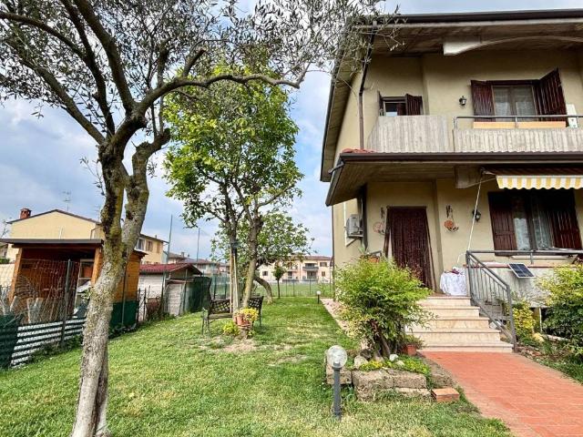 Villa Indipendente in vendita a Torbole Casaglia, Lombardia