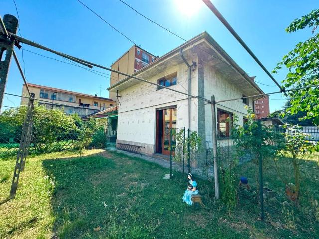 Villa Indipendente in vendita a Circoscrizione 2, Piemonte