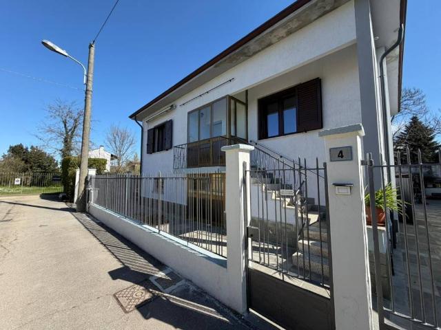 Villa Indipendente in vendita a Torlino Vimercati, Lombardia