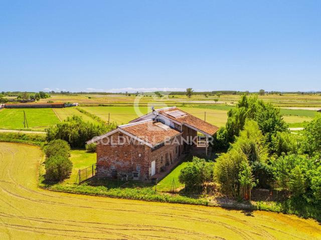 Villa Indipendente in vendita a Tornaco, Novara