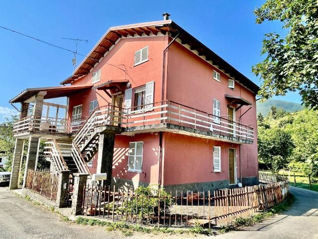 Villa Indipendente in vendita a Tornolo, Reggio Emilia