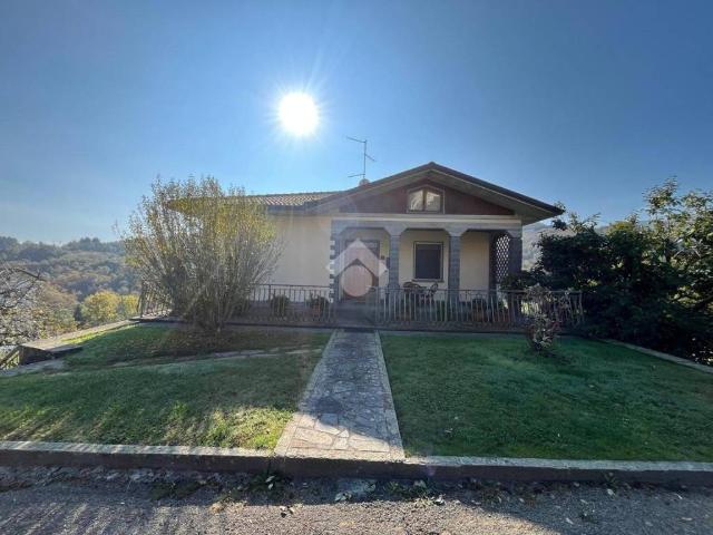 Villa Indipendente in vendita a Tornolo, Reggio Emilia