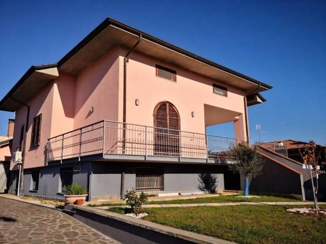 Villa Indipendente in vendita a Torrazza Coste, Lombardia