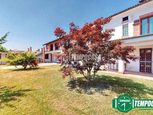 Villa Indipendente in vendita a Torre Beretti, Lombardia