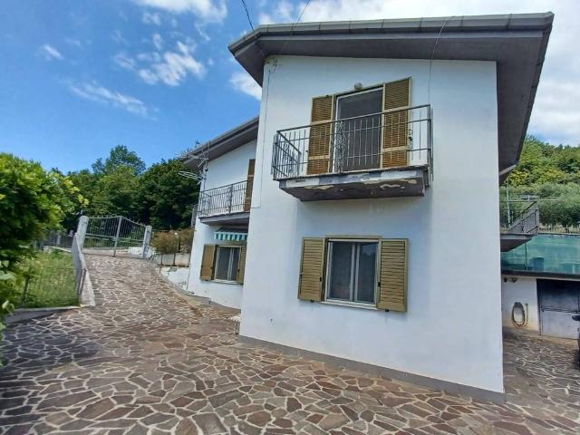 Villa Indipendente in vendita a Torre Cajetani, Lazio