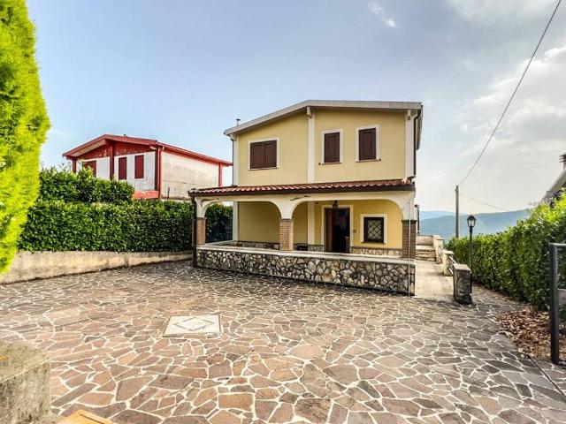 Villa Indipendente in vendita a Torre Cajetani, Lazio